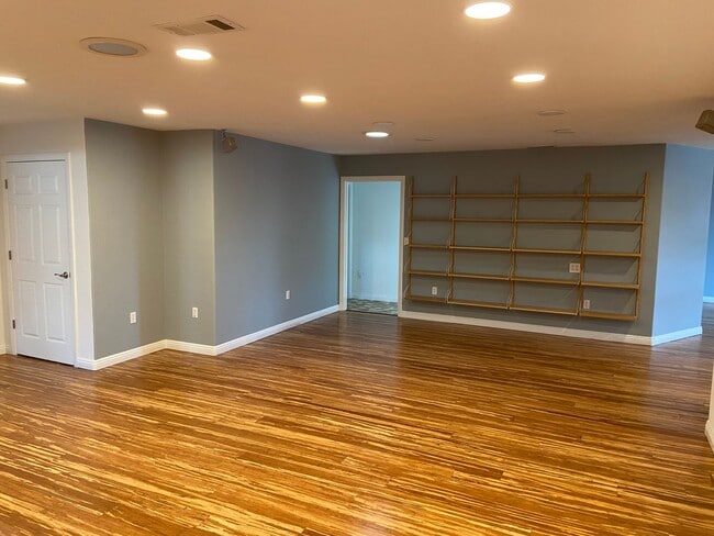 Building Photo - Beautiful, Updated 4 Bed, 3 Bath in the Heart of Clairemont with Canyon Views!!