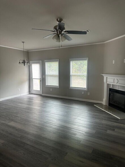 Building Photo - 3618 Acorn Dr