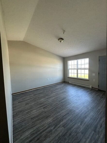 1 bed living room - Madison Cottage of Benton County
