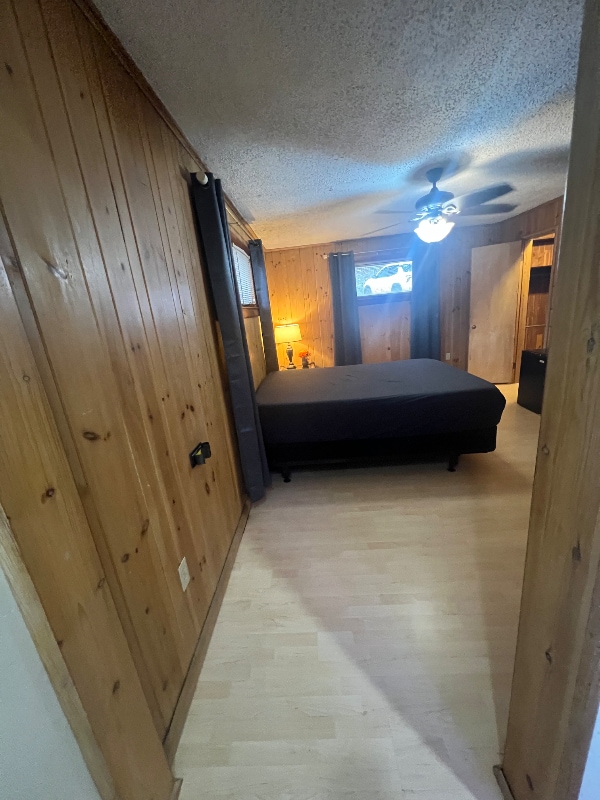 Building Photo - 422 Laurel Ave