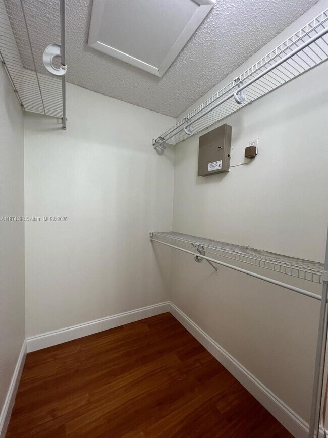 Building Photo - 3559 W 71st Terrace