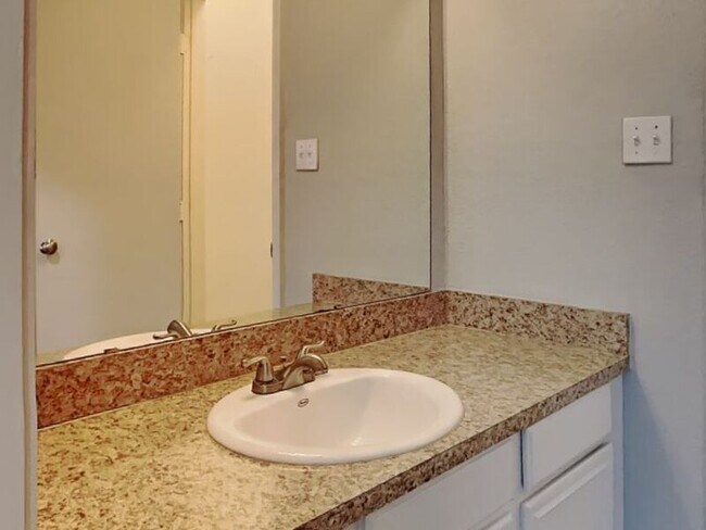 Building Photo - 10619 Woodleaf Dr