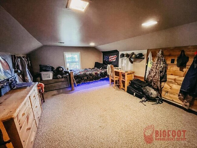 Building Photo - 4015 Green Meadow Dr