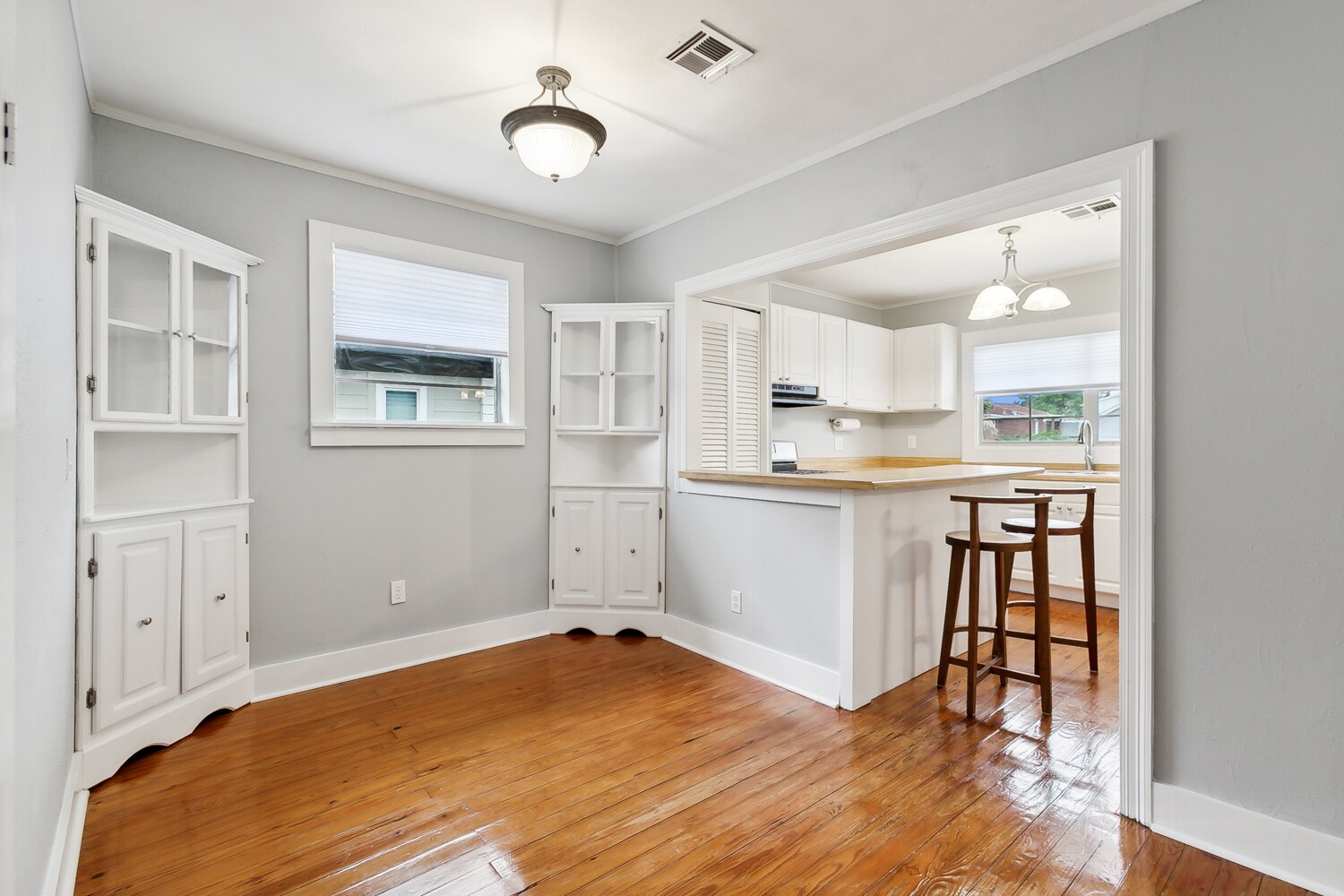 Dining area - 209 Vine St