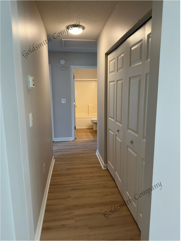 Building Photo - 8 Furwood Ct