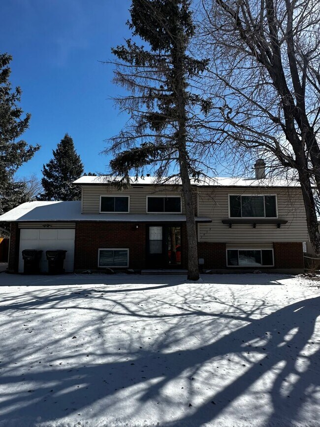 Building Photo - READY NOW!! Fantastic 4-bedroom,2 bath 1 car garage!