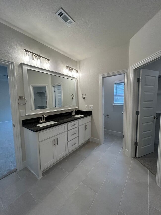 Building Photo - Beautiful Modern Home in Pea Ridge!