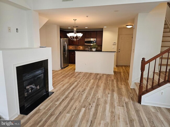 Building Photo - 922 Pine Forest Ln