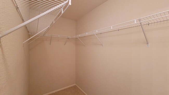 Building Photo - Great 4 Bedroom in the SW!!