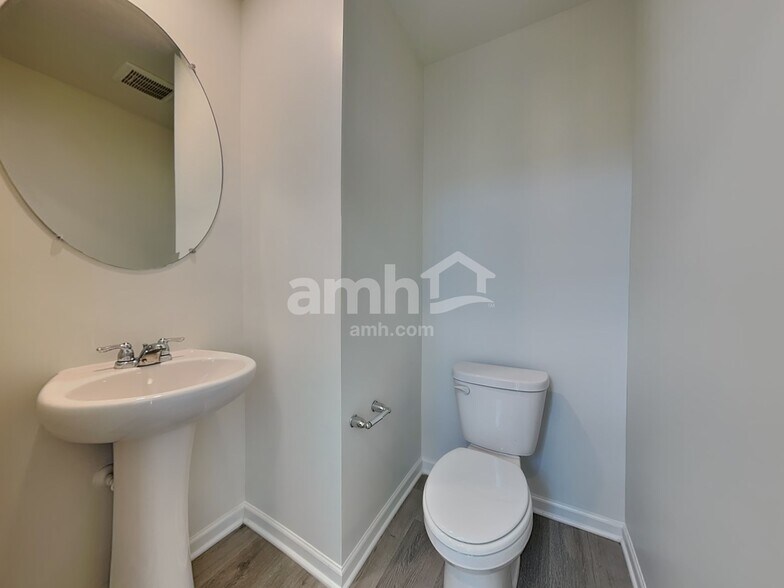 Building Photo - 912 Nelson Pl