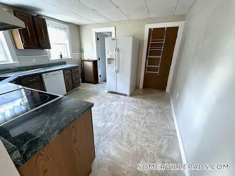 Building Photo - 14 Dow St