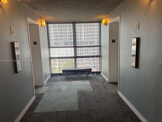 Building Photo - 600 NE 36th St