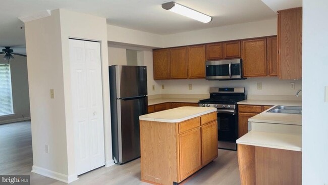 Building Photo - 6615 Buskin Ln