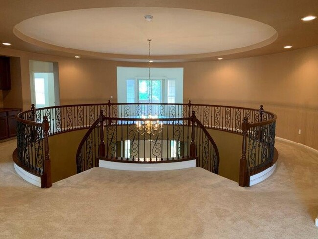 Building Photo - Absolutely Gorgeous Home in Gated Rosevill...