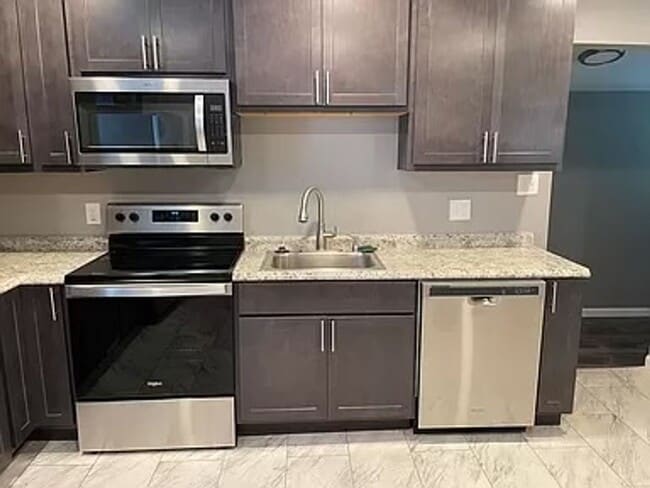 Building Photo - COMING SOON! Beautifully renovated single-...