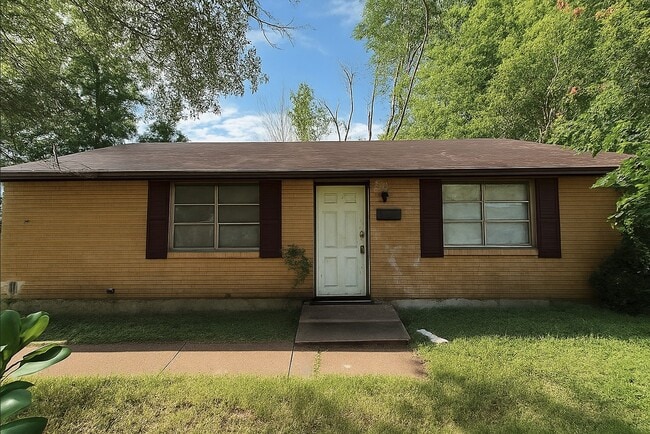 Primary Photo - 2413 N Gathings Dr