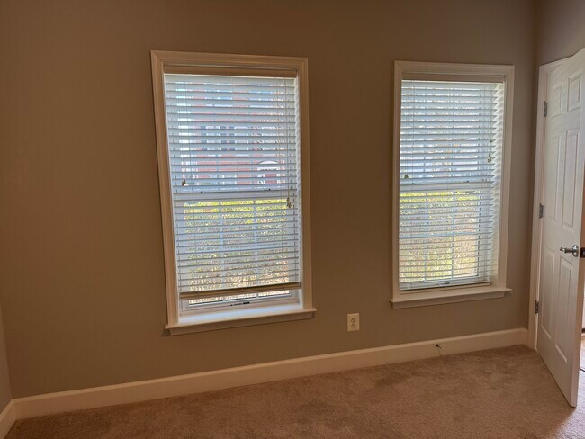 Building Photo - 14828 Potomac Branch Dr