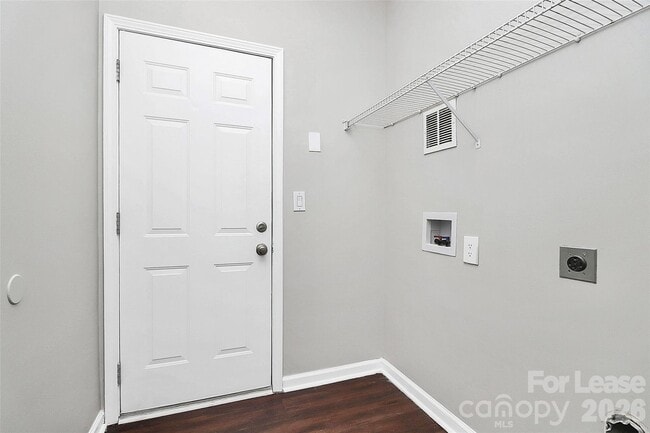 Building Photo - 6939 Brachnell View Dr