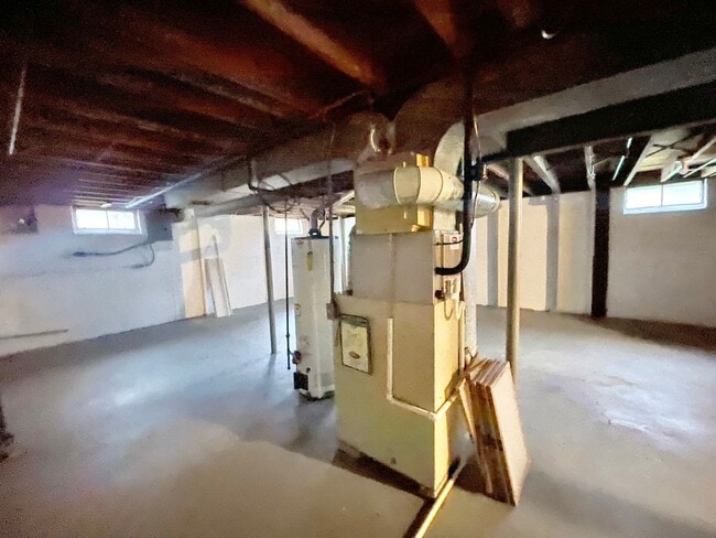 Building Photo - 3 Bed -1 Bath Single Family in Elyria