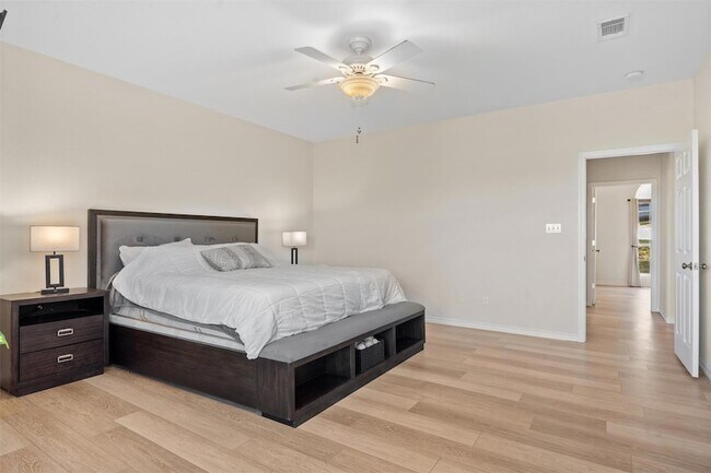 Building Photo - 104 Kings Way