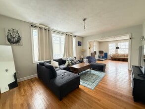 Building Photo - 4bed 1.5 bath in Waltham available on 9/1