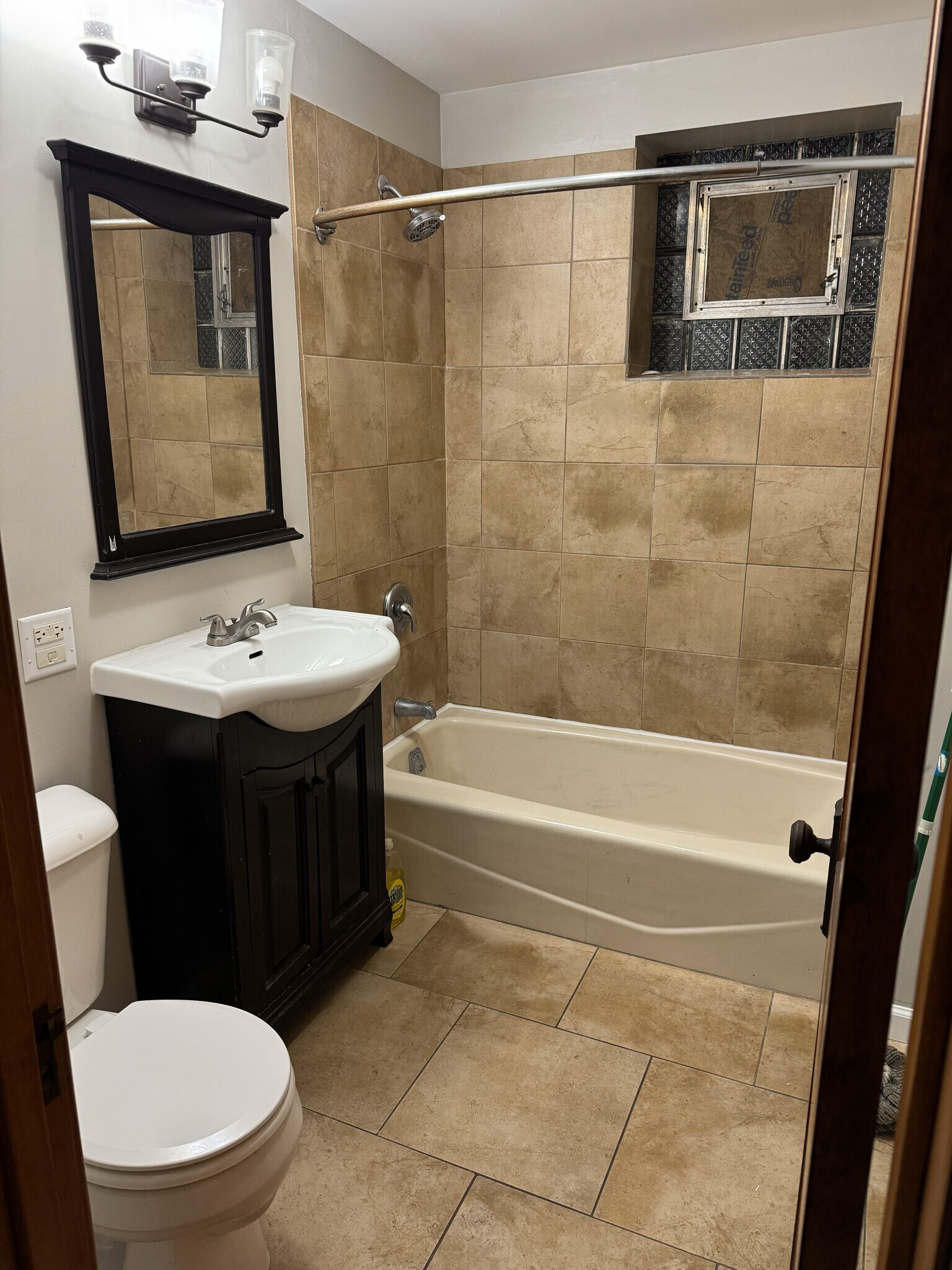 Bathroom - 2117 Scoville Ave