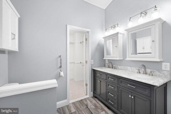 Building Photo - 43861 Laburnum Square