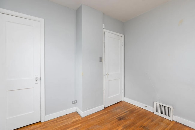 Building Photo - 1811 Forest Ave