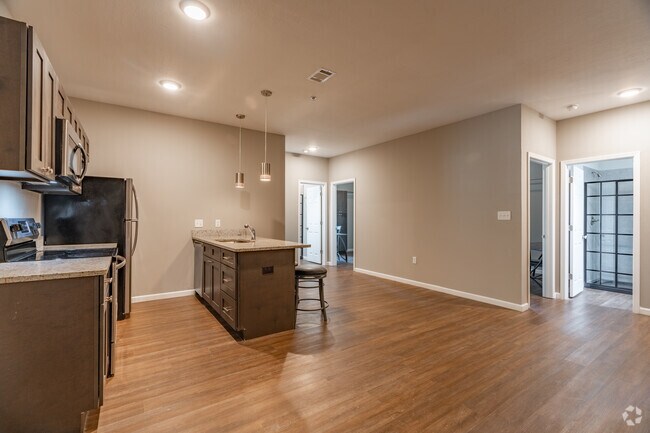 4BR, 2BA - 1000SF - Kitchen - The Lusso