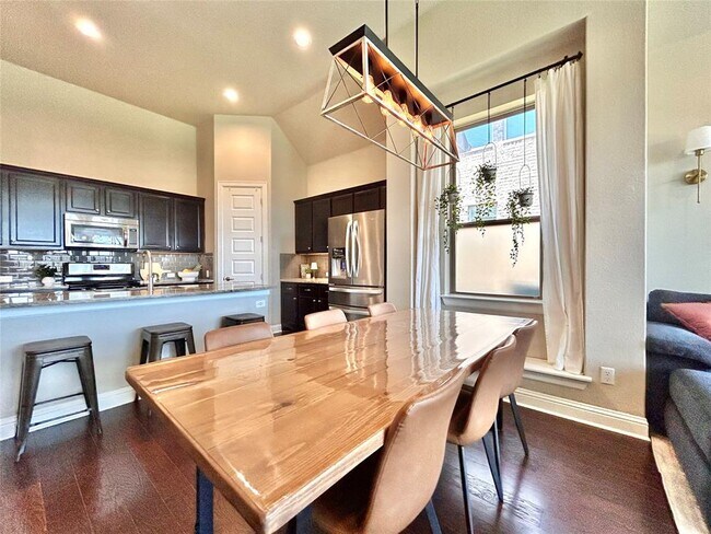 Building Photo - 7001 Etna Way