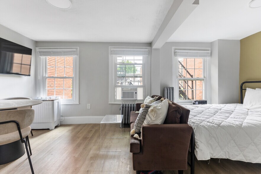 Primary Photo - 14 Derne St