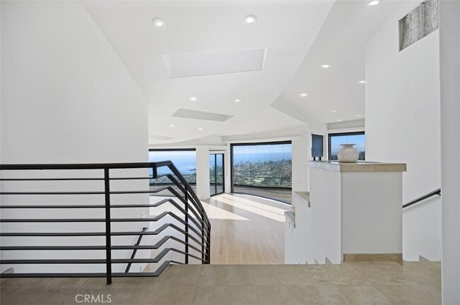 Building Photo - 648 Mystic View