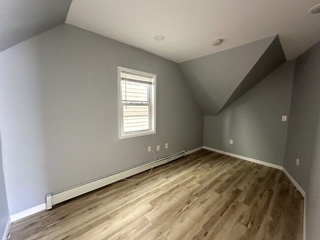 Building Photo - 212 Inslee Pl