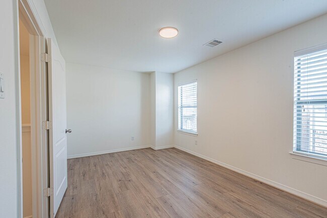 Building Photo - 8117 Silverton Creek Ln