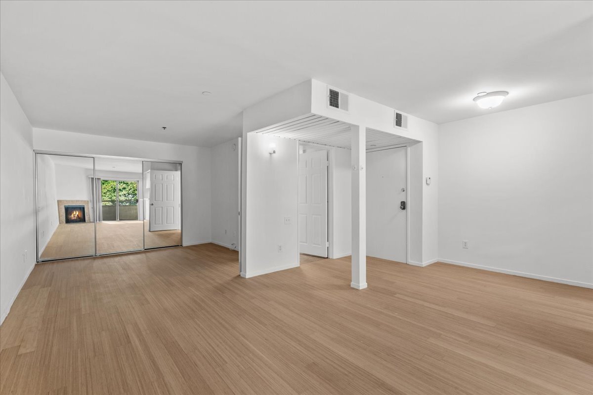 Building Photo - 10960 Ashton Ave