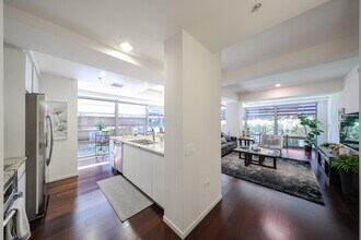 Building Photo - 7121 E Rancho Vista Dr