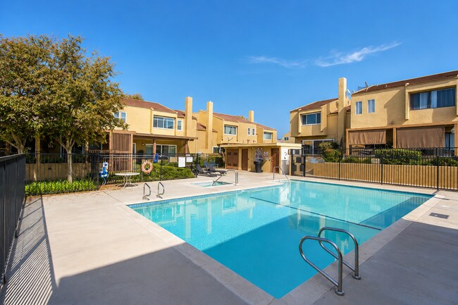 Building Photo - 4701 Carmonita Ln