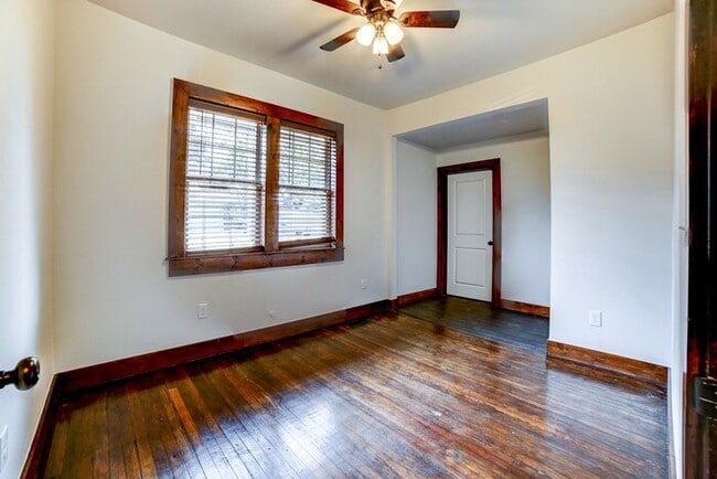 Building Photo - 812 S Columbia Ave