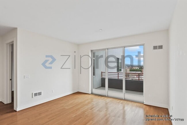 Building Photo - Unit 604