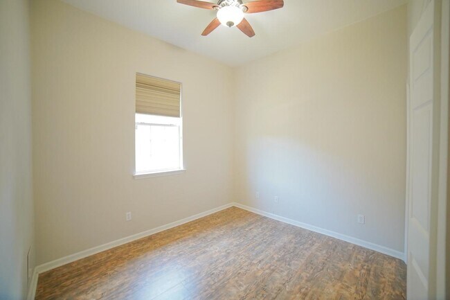 Building Photo - 5569 Hampton Hill Cir