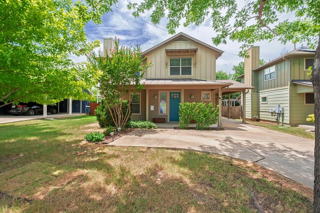 Building Photo - Beloved 3 Bedroom, 2.5 Bath Home in Brentwood