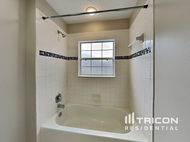 Building Photo - 3542 Oak Brook Ln