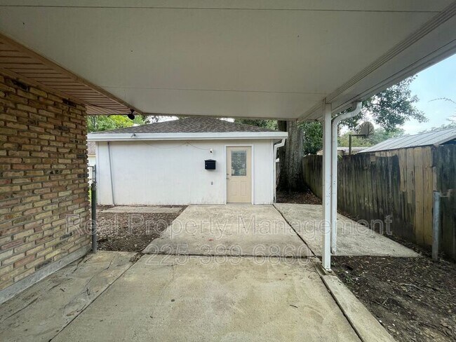 Building Photo - 9536 Bermuda Ave