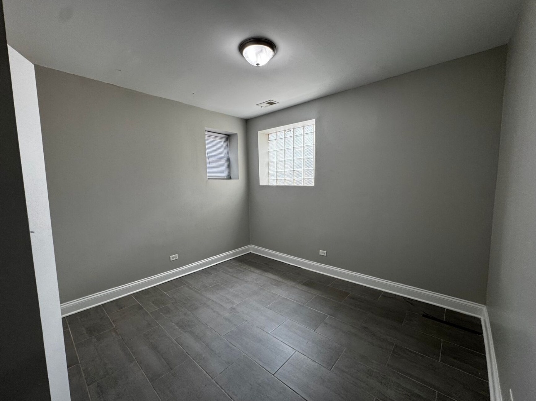 Bedroom - 5003 N Sawyer Ave