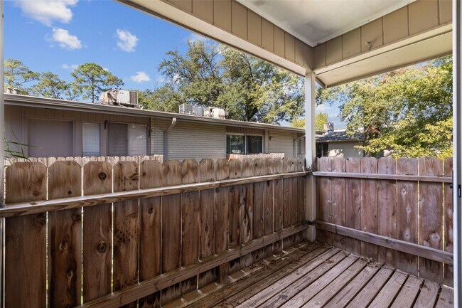 Building Photo - 909 Silber Rd