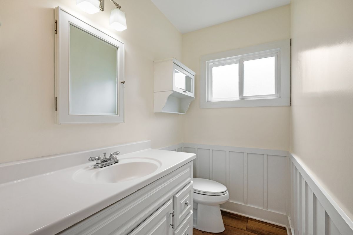 Building Photo - 413 N Paulina Ave