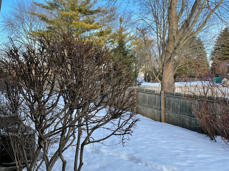 Building Photo - 837 Garfield Ave