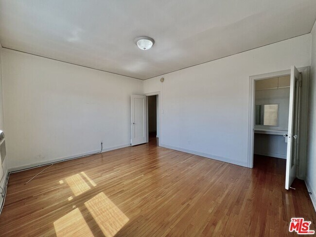 Building Photo - 145 N Sycamore Ave