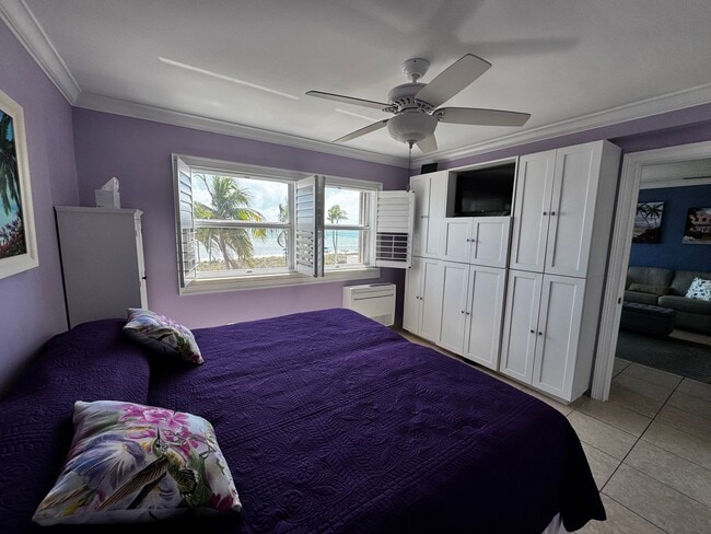 Building Photo - Oceanfront Condo!