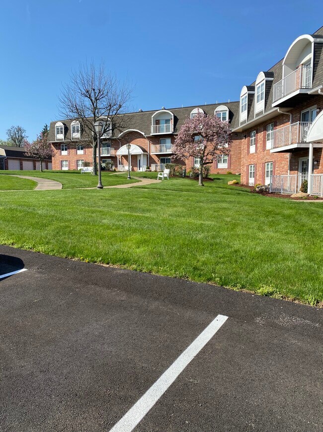 Building Photo - 602 Clubhouse Dr